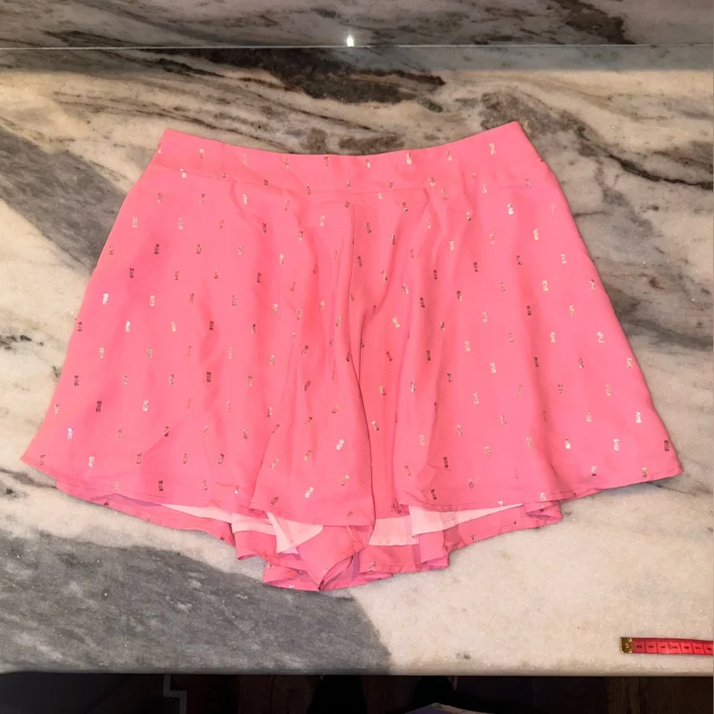 Adrienne Size Large Pink Flowy Shorts‎ with Gold Accents